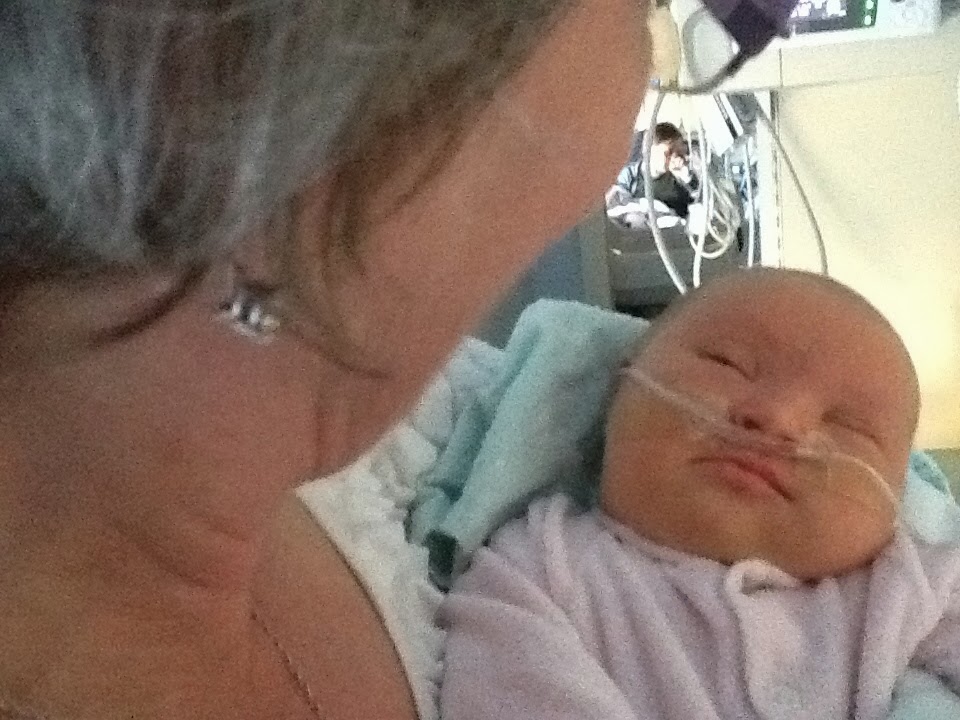 C'est qui cette dame? Bonjour Mamie!