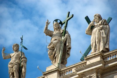 7453661-jesus-statue-at-vatican