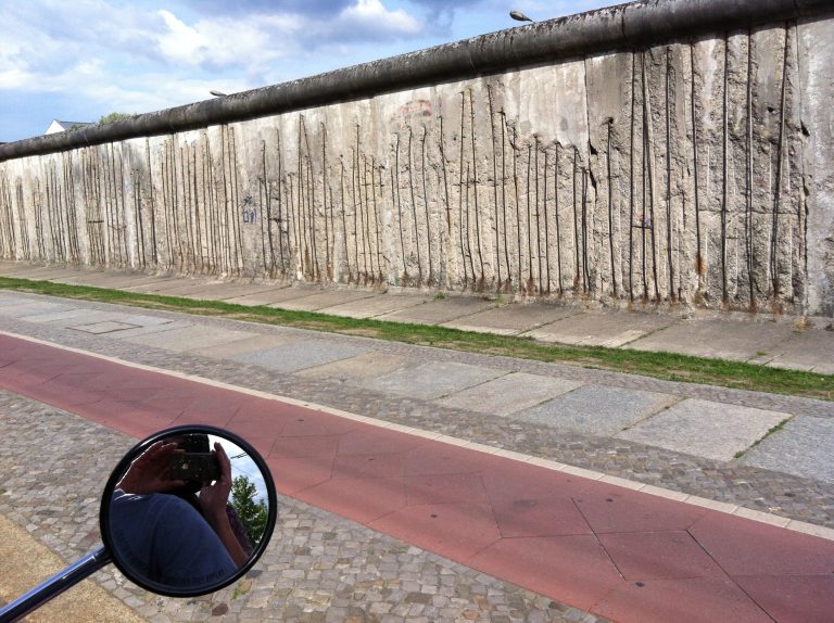 Des regards qui créent des murs