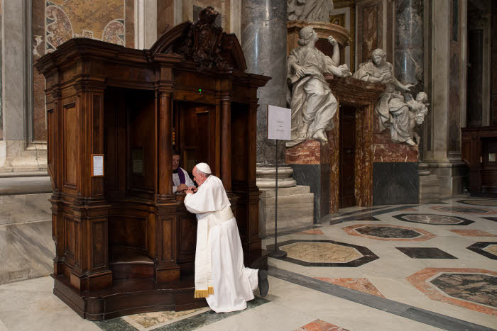 13-mars-2015-le-pape-francois-confesse-lors-ceremonie-penitentielle-basilique-saint-pierre-vatican-rome-italie_0_730_467